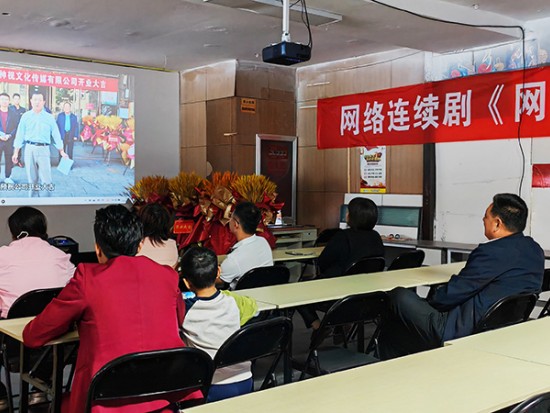 《网红e时代》首映式在万德广场三楼举行！